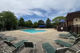 2050 Valencia Dr, Northbrook, IL 60062 - Photo 12