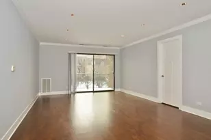 2050 Valencia Dr, Northbrook, IL 60062 - Photo 4