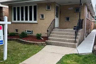 5749 W 63rd Pl, Chicago, IL 60638 - Photo 2
