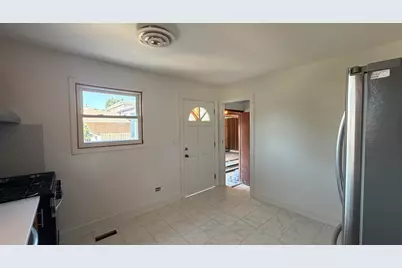 1900 Longmeadow Drive, Lindenhurst, IL 60046 - Photo 10