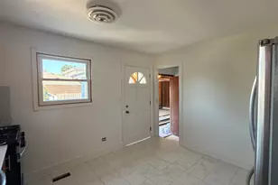 1900 Longmeadow Dr, Lindenhurst, IL 60046 - Photo 10