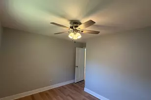 1900 Longmeadow Dr, Lindenhurst, IL 60046 - Photo 18