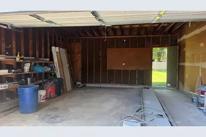 1900 Longmeadow Drive, Lindenhurst, IL 60046 - Photo 28