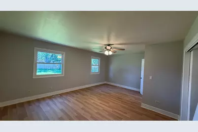 1900 Longmeadow Drive, Lindenhurst, IL 60046 - Photo 14