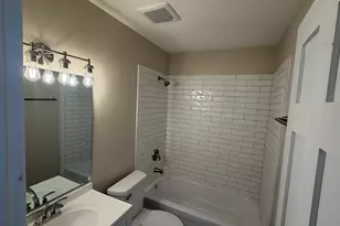 1900 Longmeadow Dr, Lindenhurst, IL 60046 - Photo 26