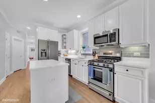 1717 W Nelson St, Chicago, IL 60657 - Photo 12
