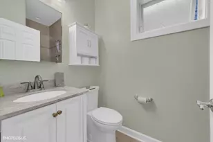 1717 W Nelson St, Chicago, IL 60657 - Photo 30