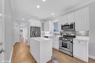 1717 W Nelson St, Chicago, IL 60657 - Photo 10