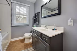 810 N Allen Ave, McHenry, IL 60050 - Photo 16