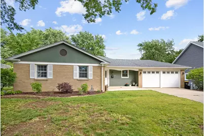 810 N Allen Avenue, McHenry, IL 60050 - Photo 2