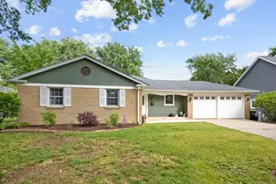 810 N Allen Ave, McHenry, IL 60050 - Photo 2