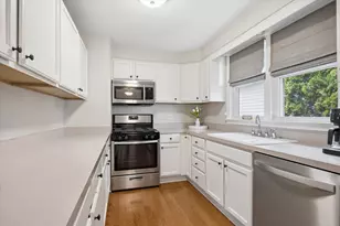 803 E Harrison Ave, Wheaton, IL 60187 - Photo 10