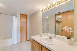 8809 S 79th Ave, Hickory Hills, IL 60457 - Photo 8