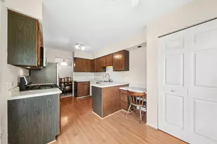 256 Southwick Ct, Vernon Hills, IL 60061 - Photo 12