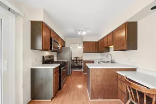 256 Southwick Ct, Vernon Hills, IL 60061 - Photo 10