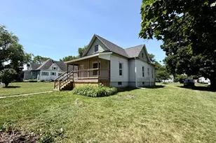 38 Maple St, Saunemin, IL 61769 - Photo 2