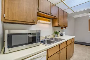 9661 S Karlov Ave, Oak Lawn, IL 60453 - Photo 16