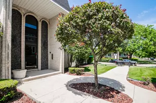 4041 W 97th St, Oak Lawn, IL 60453 - Photo 2
