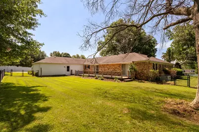 105 Woodlake Lane, Eldorado, IL 62930 - Photo 8