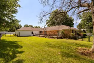 105 Woodlake Ln, Eldorado, IL 62930 - Photo 8
