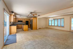105 Woodlake Ln, Eldorado, IL 62930 - Photo 18