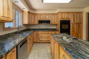 105 Woodlake Ln, Eldorado, IL 62930 - Photo 12