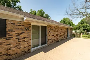 105 Woodlake Ln, Eldorado, IL 62930 - Photo 10