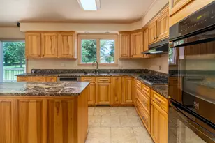 105 Woodlake Ln, Eldorado, IL 62930 - Photo 16