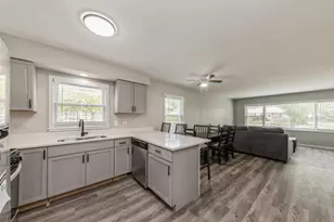 856 E Capri Dr, Palatine, IL 60074 - Photo 4