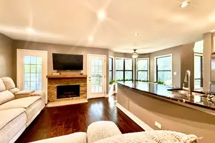 113 Chatsworth Cir, Schaumburg, IL 60194 - Photo 10