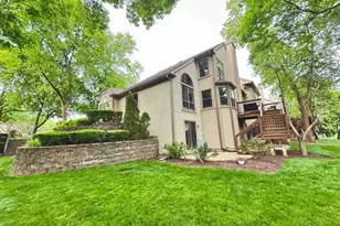 113 Chatsworth Cir, Schaumburg, IL 60194 - Photo 4