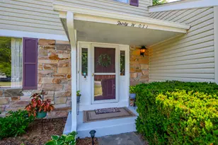 30W071 Elmwood Ct, Warrenville, IL 60555 - Photo 2