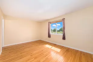 1862 Grosse Pointe Dr, Hanover Park, IL 60133 - Photo 6