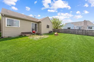 1862 Grosse Pointe Dr, Hanover Park, IL 60133 - Photo 16