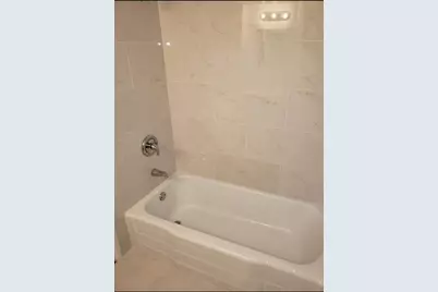 553 W Park Avenue #D, Libertyville, IL 60048 - Photo 8