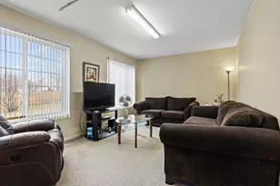 941 Brahms Rd, Volo, IL 60073 - Photo 2