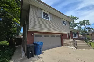 309 Streamside Dr, Harvey, IL 60426 - Photo 2