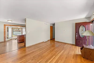 7717 W 81st Street, Bridgeview, IL 60455 - Photo 6