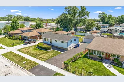 7717 W 81st Street, Bridgeview, IL 60455 - Photo 2