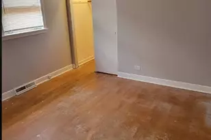 9035 S Euclid Ave, Chicago, IL 60617 - Photo 6
