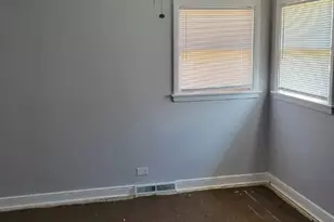 9035 S Euclid Ave, Chicago, IL 60617 - Photo 8