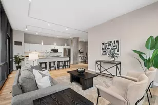 860 W Blackhawk St, Chicago, IL 60642 - Photo 2