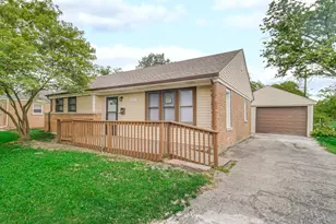 220 S Orchard Dr, Park Forest, IL 60466 - Photo 2