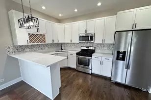 543 E 43rd St, Chicago, IL 60653 - Photo 2