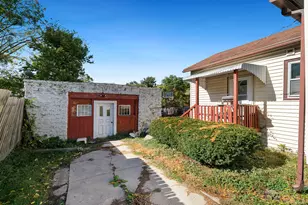 402 S Walnut Ave, Freeport, IL 61032 - Photo 4