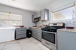 402 S Walnut Ave, Freeport, IL 61032 - Photo 16