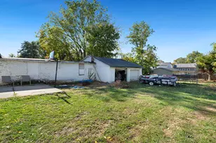 402 S Walnut Ave, Freeport, IL 61032 - Photo 6