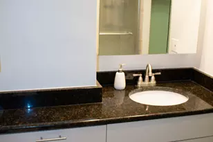 260 E Chestnut St, Chicago, IL 60611 - Photo 8