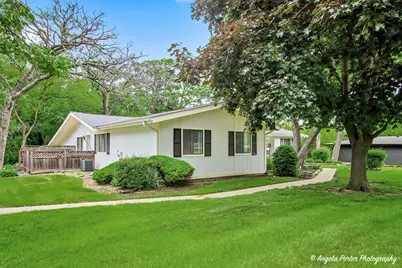 915 Royal Drive #4, McHenry, IL 60050 - Photo 1