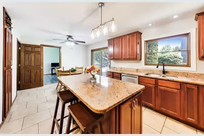 438 W Trail Court, Grayslake, IL 60030 - Photo 10